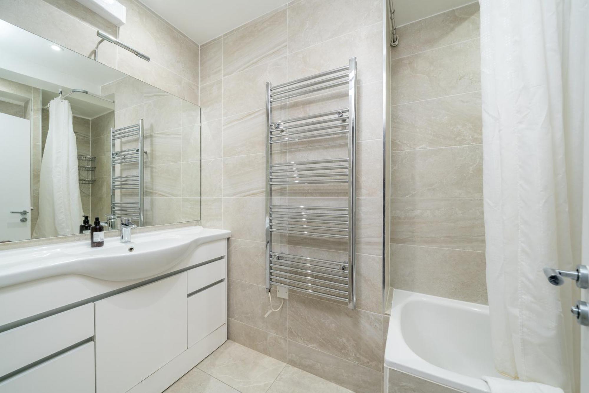 Joivy 2-bed Flat Near Notting Hill Apartment *