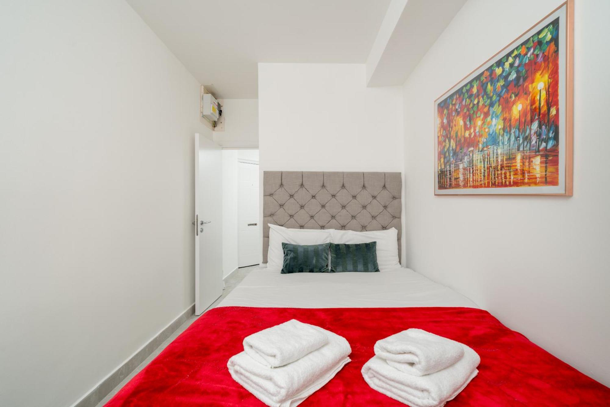 Joivy 2-bed Flat Near Notting Hill Apartment London